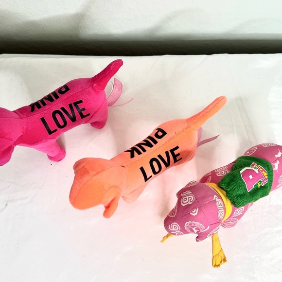 PINK VS COLLECTIBLE ICONIC PLUSH DOG LOT OF 4 - Picture 6 of 8